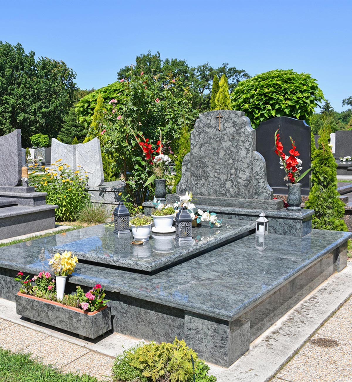 Thiebaut et Cie creations uniques pour vos sepultures non loin de Brugelette