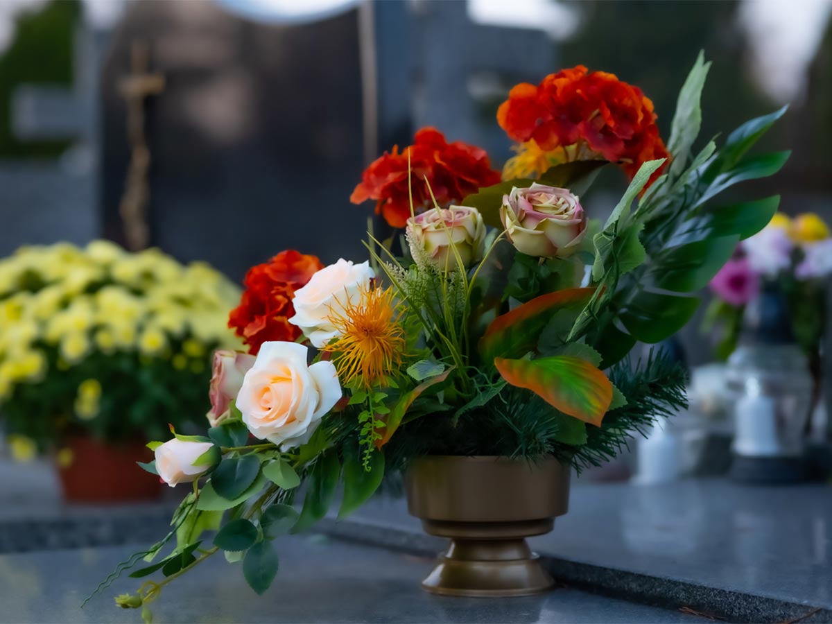 Thiebaut et Cie vases pour decorer la tombe a Lessines